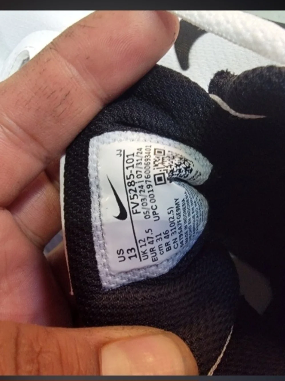 Nike Athletic SneakersStyle Code: FV5285-101Color: White / BlackMen's